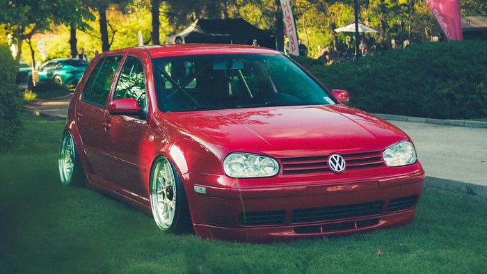 Carro Rebaixado: Entre o Estilo e a Lei no Asfalto Brasileiro
