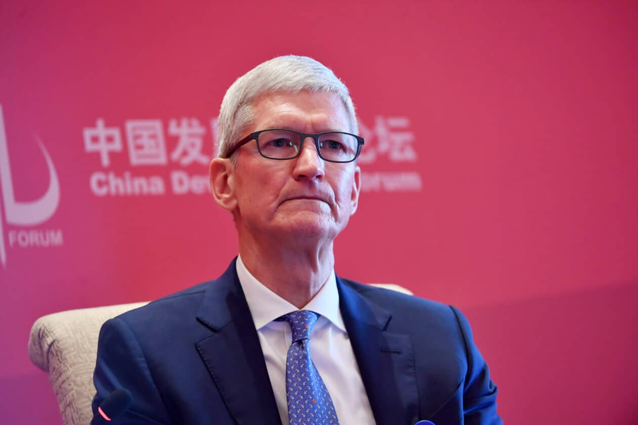 Cook na China: A Dança da Apple na Teia Geopolítica