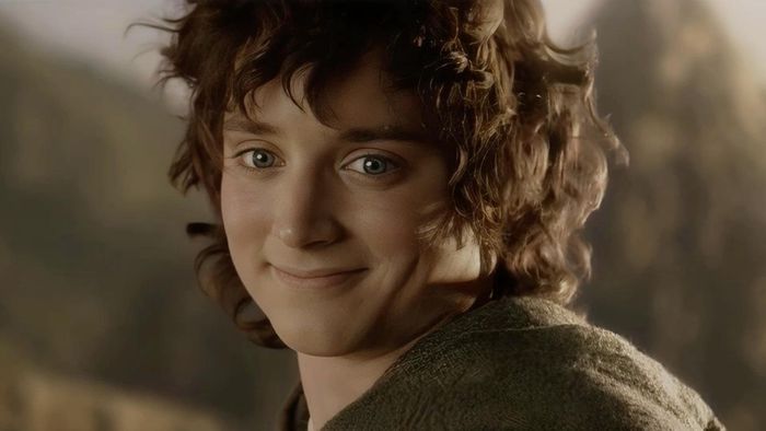 Frodo em Jogo: Elijah Wood e a Estratégia de Elenco da Warner Bros.