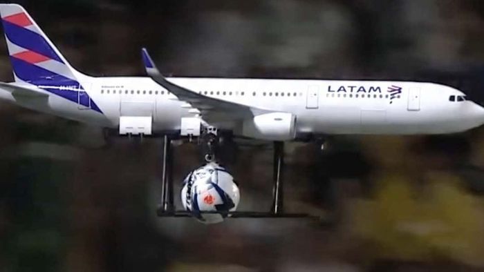 Marketing Aéreo: Drone da LATAM no Paulistão Revela Estratégia de Impacto