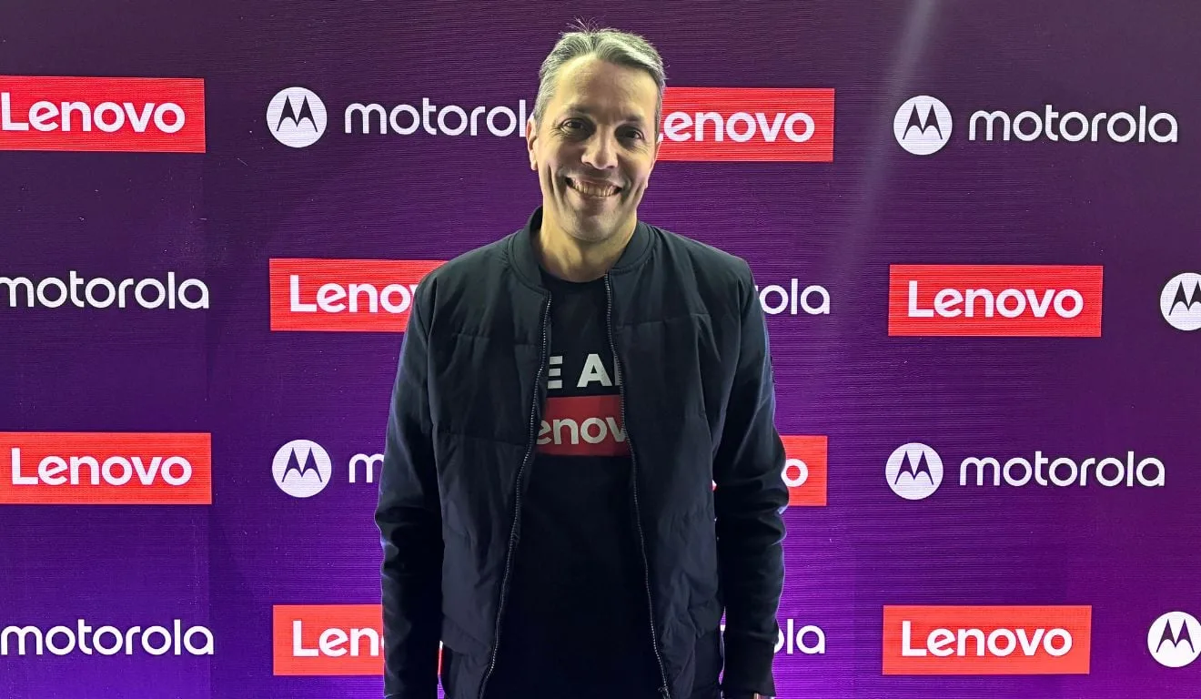 Motorola Desafia Gigantes: A Estratégia Brutal para o Mercado Premium