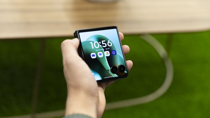 Razr 70 da Motorola: Dobrável Chega com Carga Mais Veloz
