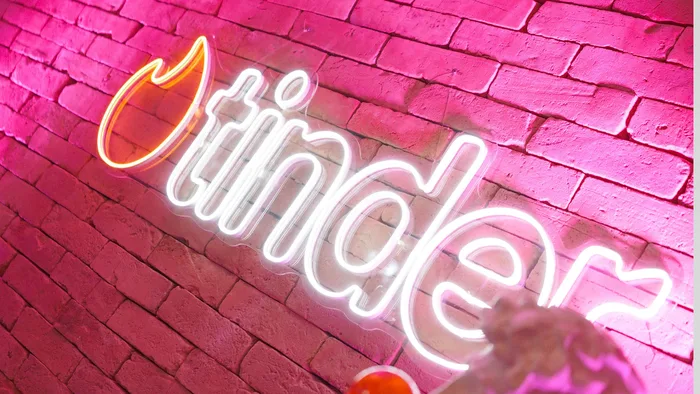Tinder turbina matches: Música e Astrologia chegam para mudar o game do date!