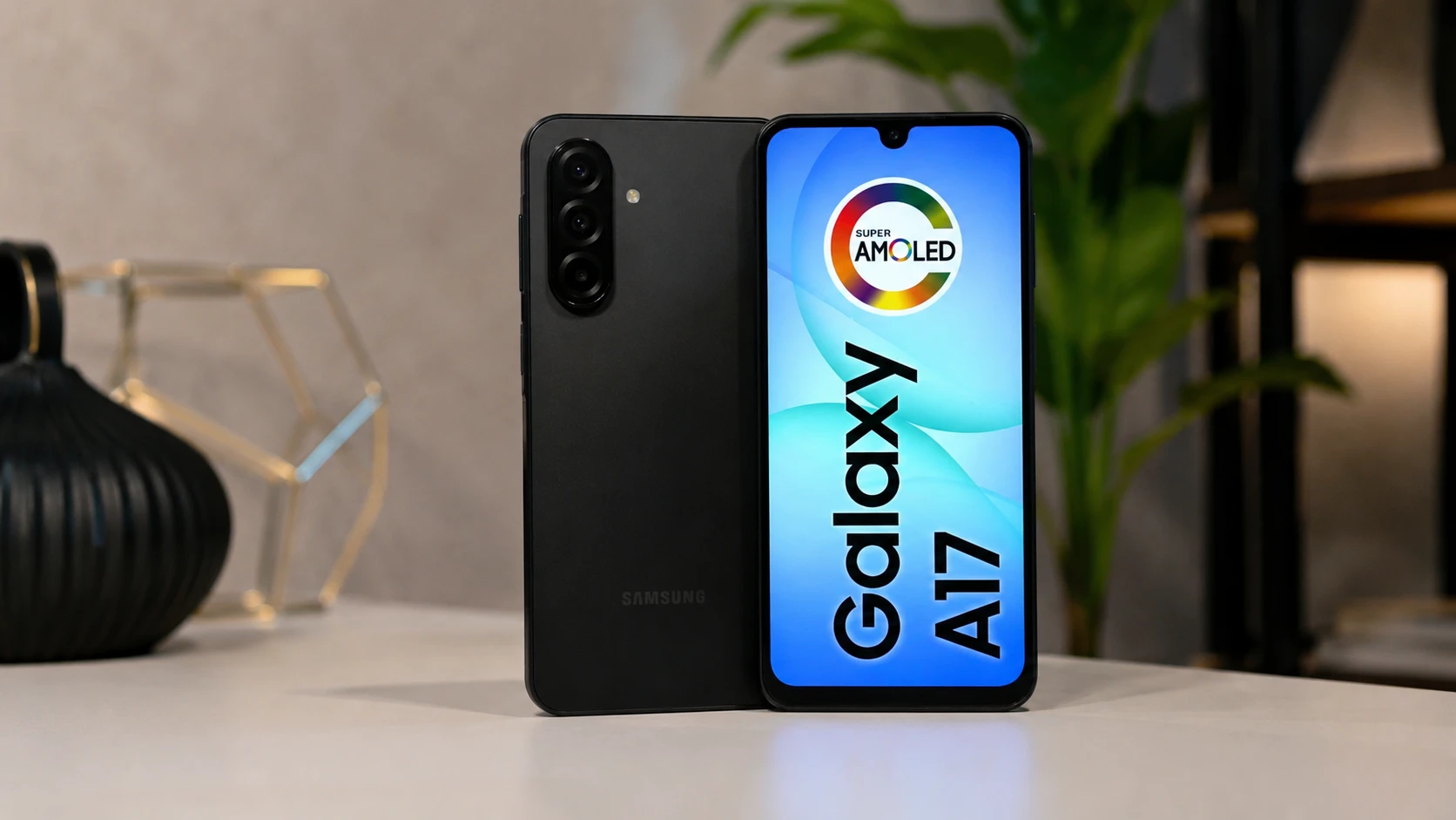 Celular Samsung Galaxy A17 4G preto com câmera de 50 MP, 8 GB de RAM, 256 GB de armazenamento, NFC e proteção IP54.